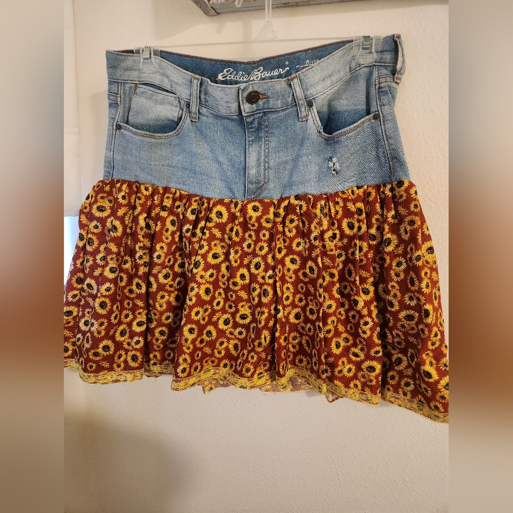 Handmade Sunflower design  womens size 10 skort